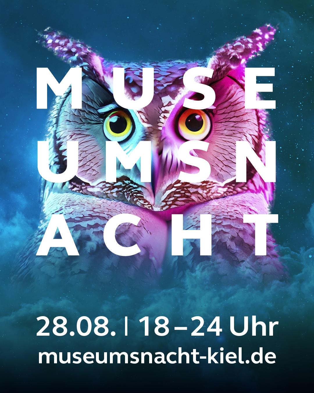 Ein Event-Flyer, petrolblauer Hintergrund, darauf eine pink leuchtende Eule: MUSEUMSNACHT 28.08. | 18-24 Uhr | museumsnacht-kiel.de